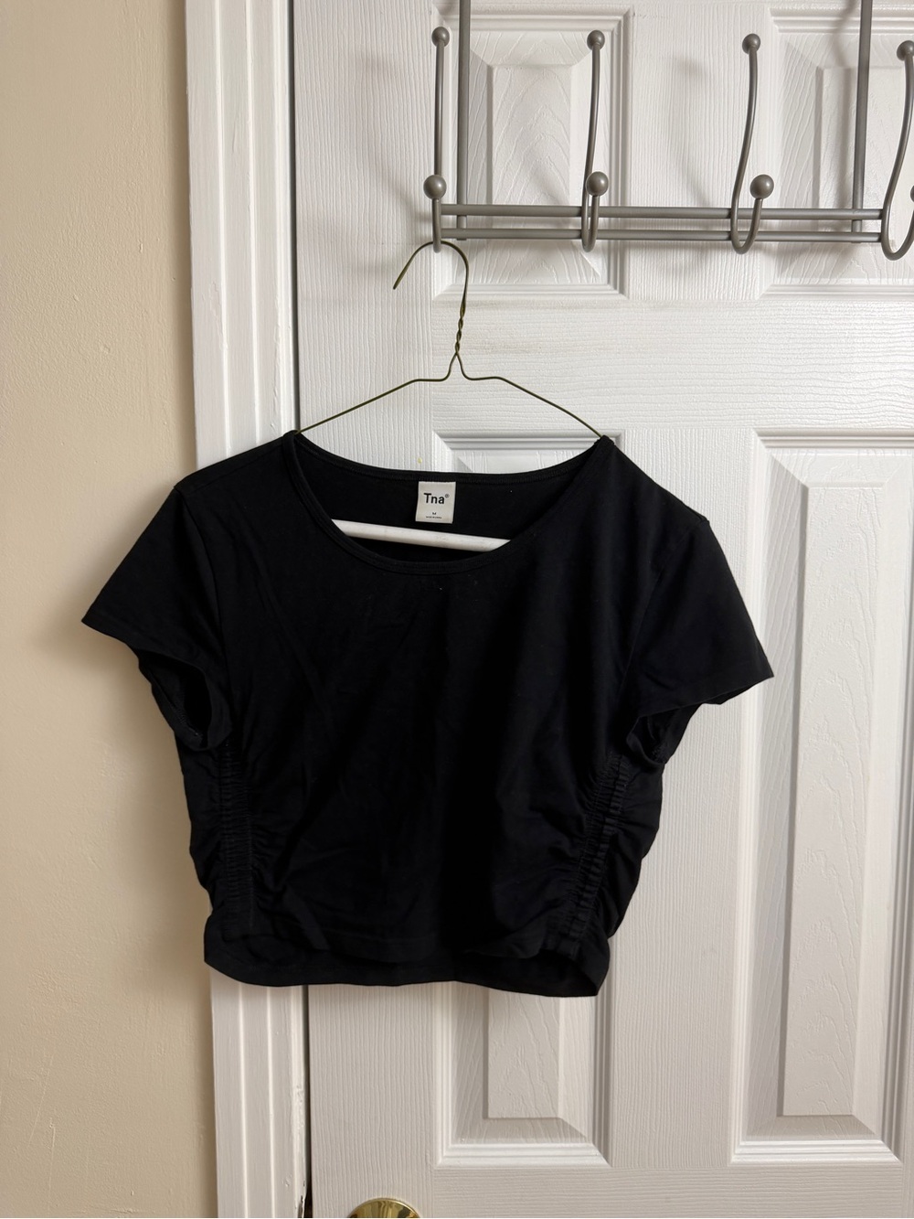 TNA Black Short-Sleeve Ruched Crop Top